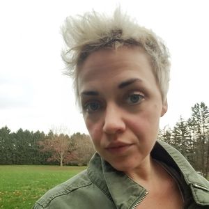 Meet your Posher, Holly